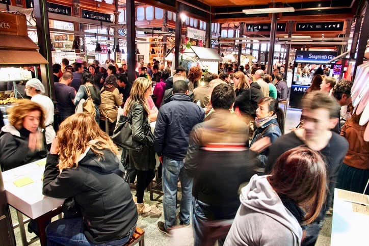 Busy restaurant with people in it
